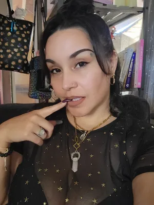 Cum and Play With The Velvet Siren 