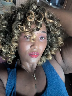 Luxury Ebony Confidante