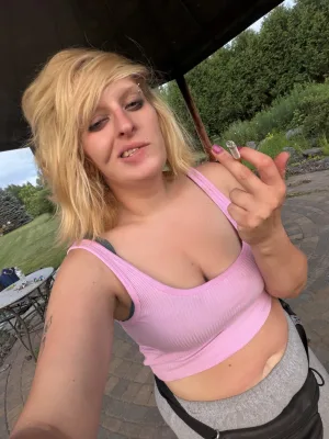 im a saucy blonde that tries to be innocent; but let\'s the freak out 