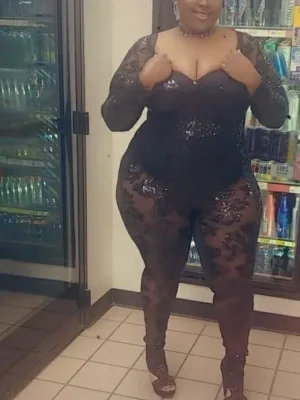 Here to please, tease and seduce. 