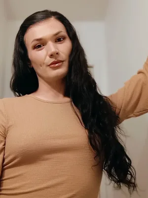 Naughty dominant Mommy looking for good or naughty men to play with . 